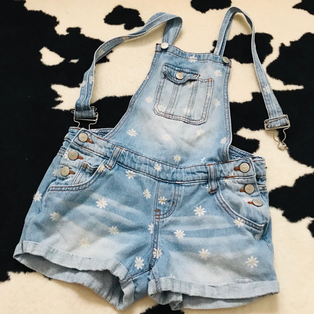 Overalls with Daisy’s on them